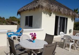 Pescadero Palace 5BR Guest House with Pool, Jacuzzi, Infront of Surf!