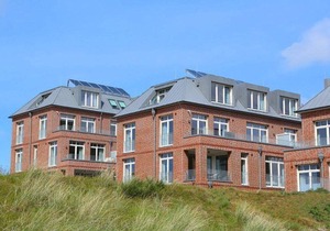 Pet-free 1-room apartment with sunny south-facing balcony - only 100 m to the beach