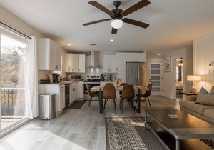 Pet Friendly Renovated Rehoboth Beach Condo w/Parking