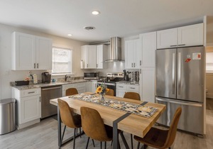 Pet Friendly Renovated Rehoboth Beach Condo w/Parking