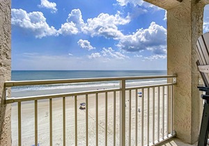 PH6A Palm House. Gorgeous beachfront condo