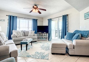 PH6A Palm House. Gorgeous beachfront condo