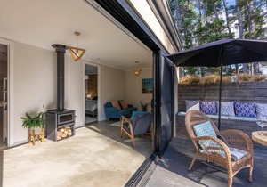 Pine Beach Guest House in the Heart of Balnarring