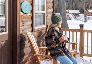 Pine Cabin: Lakeside Log Cabin Escape