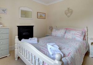 Pip's Corner - Three Bedroom House, Sleeps 6