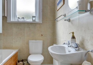 Pip's Corner - Three Bedroom House, Sleeps 6