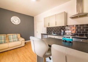 PLATFORM Avenues Apartment 2 with Free Street Parking