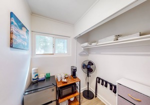 Pleasant hotel with lakeview, golf, skiing, WiFi, & Netflix