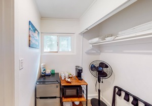 Pleasant hotel with lakeview, golf, skiing, WiFi, & Netflix