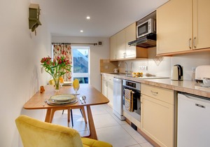 Plum Tree Cottage - One Bedroom House, Sleeps 2