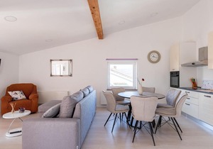 Plush Apartment in Rijeka with Hot Tub and near the Sea