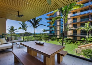 Posh Oceanview Condo w/Resort Pool & Spa, AC & Spacious Lanai - Park Lane Palm