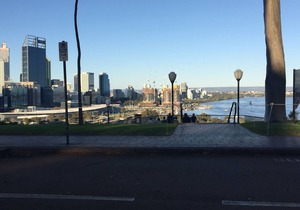 premium 5*location 2bed large apartment ,very comfortable walk to kings park