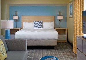 Prime Location! Free Breakfast, Onsite Pool, Free Parking, Pet-Friendly Property
