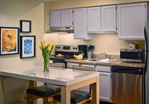 Prime Location! Free Breakfast, Onsite Pool, Free Parking, Pet-Friendly Property