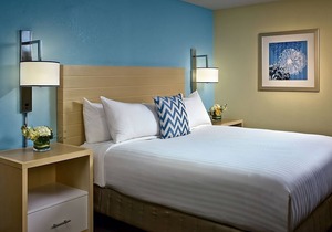Prime Location! Free Breakfast, Onsite Pool, Free Parking, Pet-Friendly Property