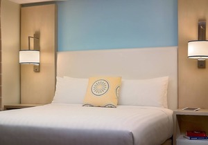 Prime Location! Free Breakfast, Onsite Pool, Free Parking, Pet-Friendly Property
