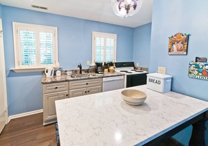 Private 2,000 Sq Ft Cottage in Historic Yorktown- w/trolley access
