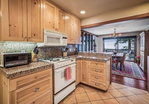 Private Feel Lakeview Corner Condo Unit #5