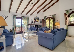 Private villa, large pool area, free wifi