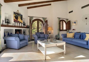 Private villa, large pool area, free wifi