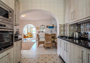 PRIVATE VILLA WITH STUNNING SEA VIEWS, HEATED POOL, 5 MINS WALK TO THE BEACH 🌊