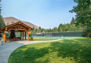 Prospector 171 - Walk to Ski Lifts and Hot Tub for Apres Ski