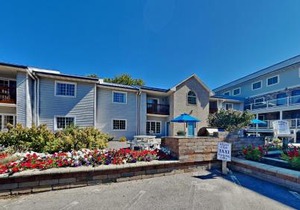 Put-in-Bay Poolview Condo #7