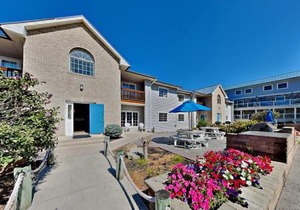 Put-in-Bay Poolview Condo #8