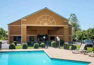 Quality Inn And Suites Centerv