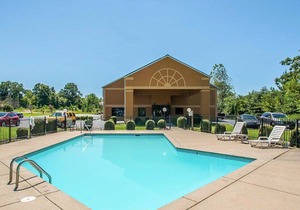 Quality Inn And Suites Centerv