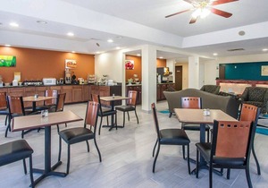 Quality Inn And Suites Centerv