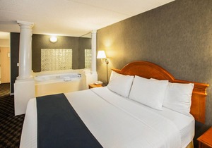 Quality Inn and Suites St Charles - West Chicago