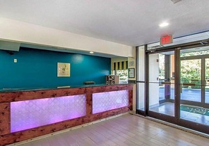 Quality Inn And Suites Centerv
