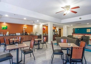 Quality Inn And Suites Centerv