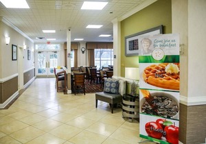 Quality Inn Fayetteville near Historic Downtown Square