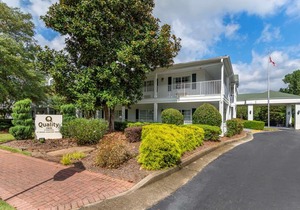 Quality Inn Fayetteville Near Historic Downtown Square