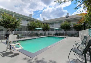 Quality Inn Fayetteville Near Historic Downtown Square