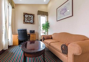Quality Inn & Suites Bloomington University Area