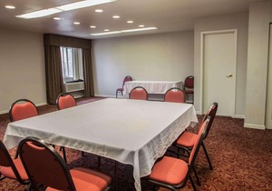 Quality Inn & Suites St Charles