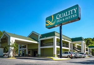 Quality Inn & Suites Near Six Flags - Austell