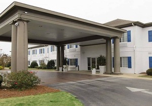 Quality Inn & Suites Sneads Ferry- North Topsail Beach