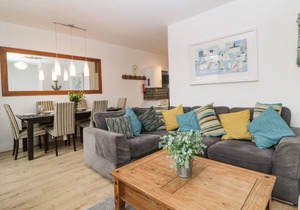 QUAYSIDE LOOKOUT, country holiday cottage in Brixham
