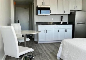 Queen of Charm Luxury Suite Downtown Hartford Location!Location!Location!