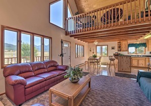 Questa Home w/Views - 13 Mi to Red River Skiing!