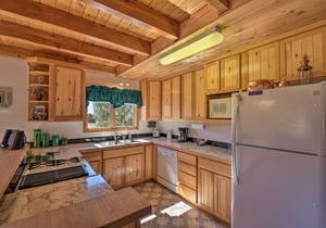 Questa Home w/Views - 13 Mi to Red River Skiing!