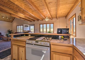 Questa Home w/Views - 13 Mi to Red River Skiing!
