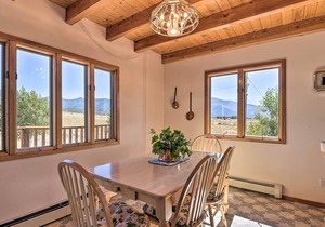 Questa Home w/ Views - 13 Mi to Red River Skiing!