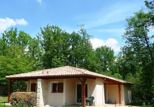 Quiet house in exceptionally beautiful Holiday Resort **** in Dordogne-Lot