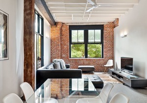 Quintessential Woolstore Warehouse~1Bed/1Bath/1Car